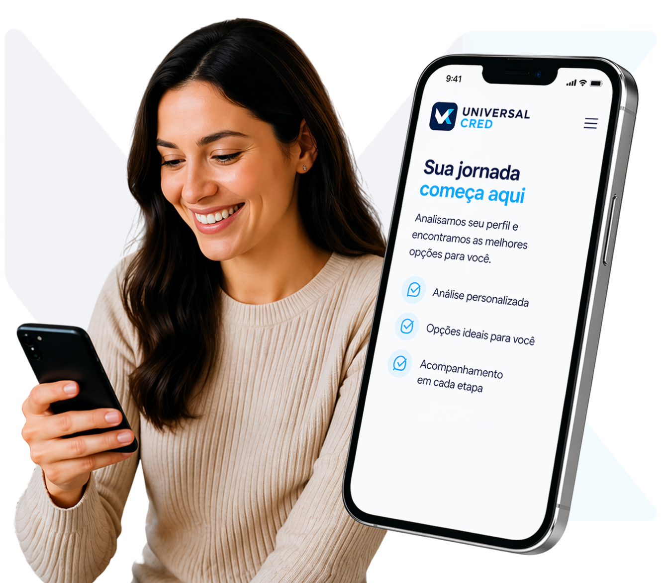 Pessoa simulando crédito pessoal com orientação
